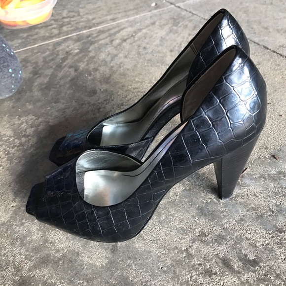 Black heels - Picture 3 of 3